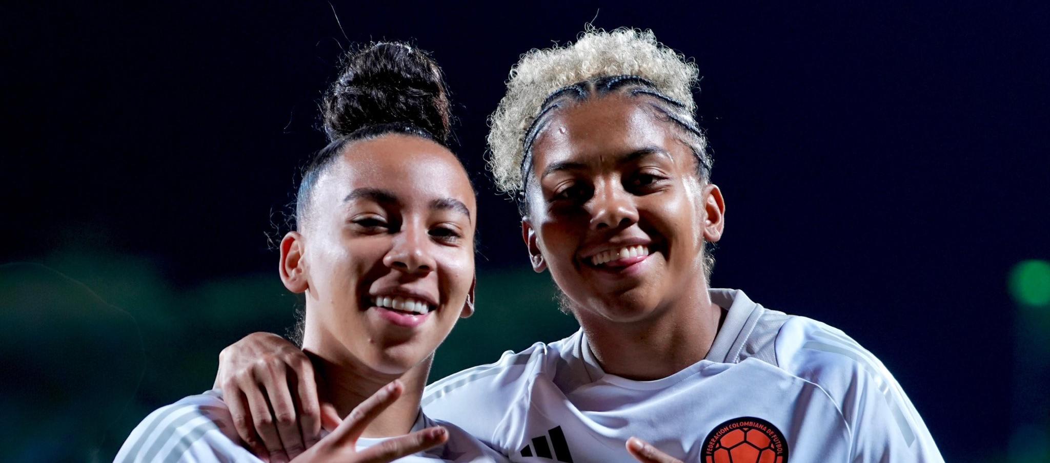 Wendy Bonilla y Jorelyn Carabalí, jugadoras de la Selección Colombia femenina. 