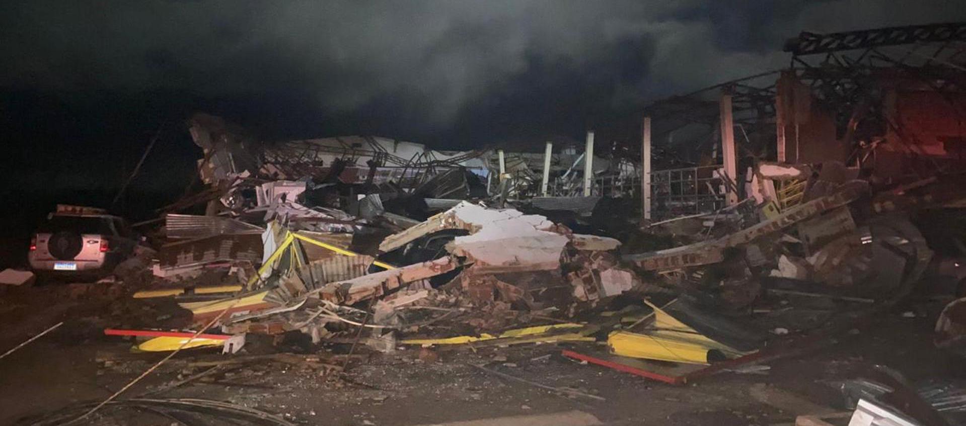 Vivienda destrozada en Brasil por el tornado.