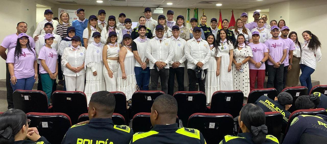 Equipo de Damas y Caballeros púrpura, conformado por el sector académico, político y civil, en el Auditorio Benjamín Herrera de la Sede Principal, Universidad Libre Seccional Barranquilla.