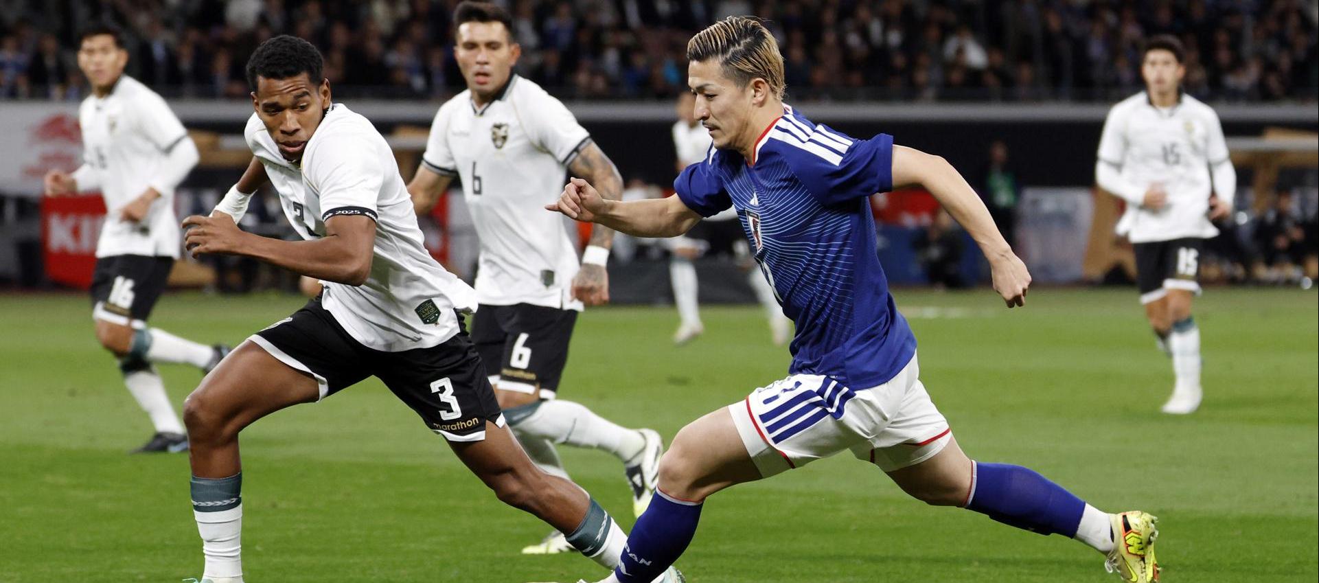 Acción de juego entre Japón y Bolivia.