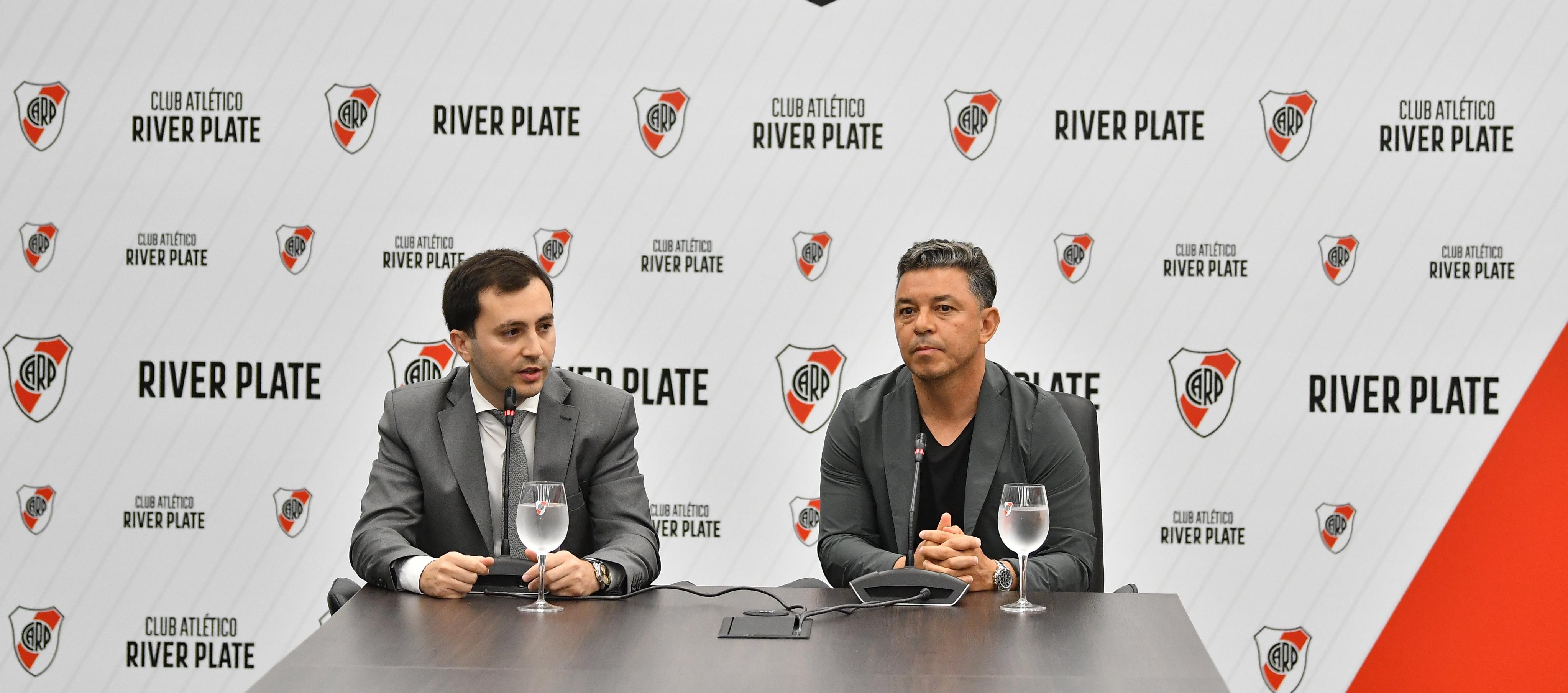 Marcelo Gallardo acompañado del nuevo presidente de River Plate, Stefano di Carlo.