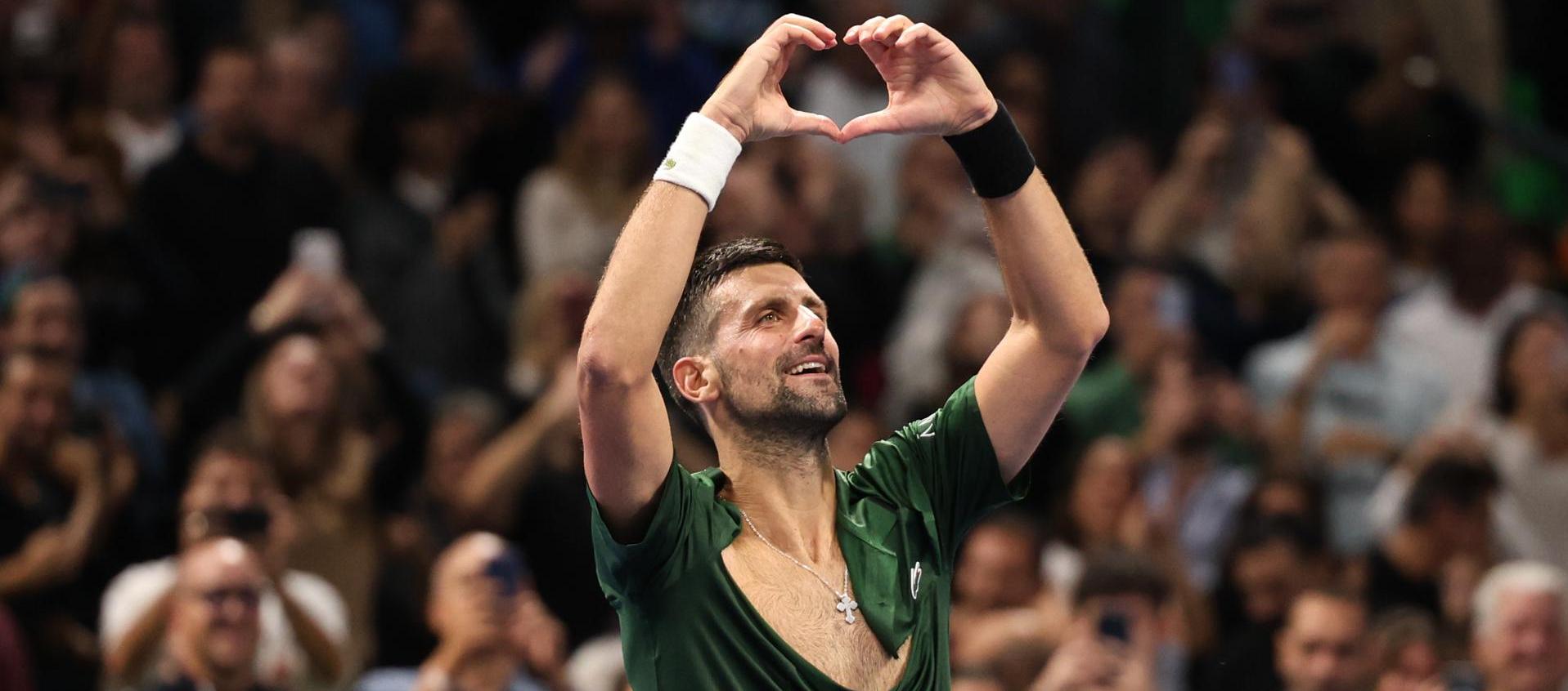 Novak Djokovic celebrando su título 101.