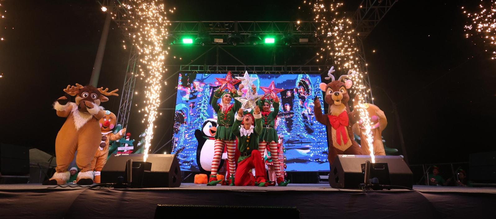 Show navideño alegró a las familias porteñas.