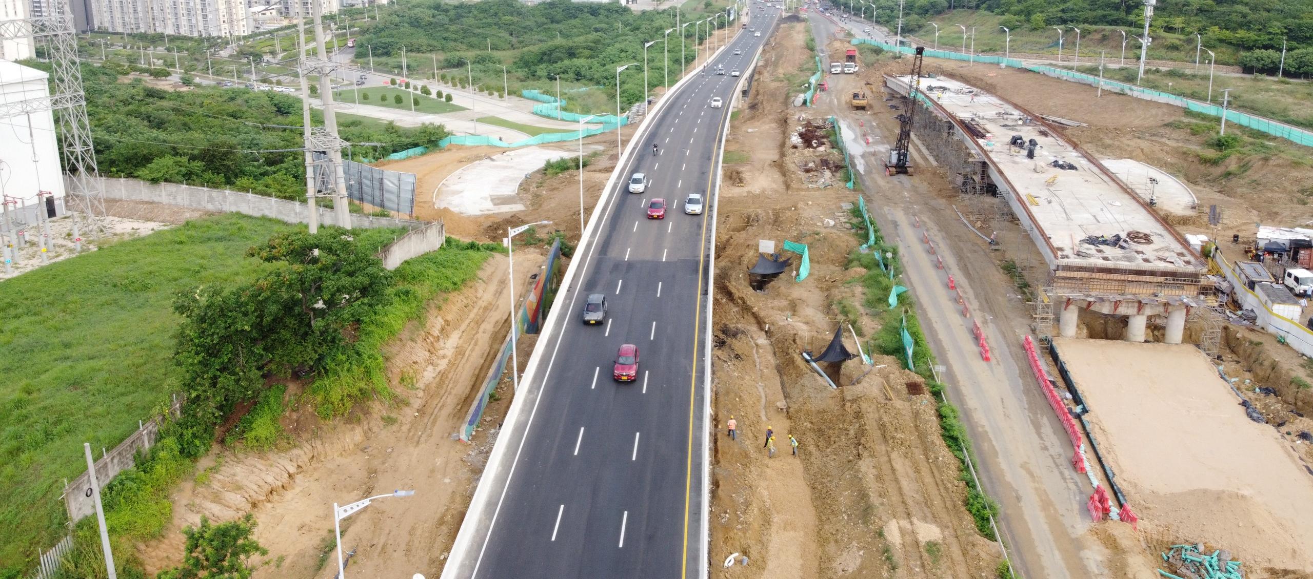 Flujo vehicular en megapuente sentido norte - sur en la Circunvalar.