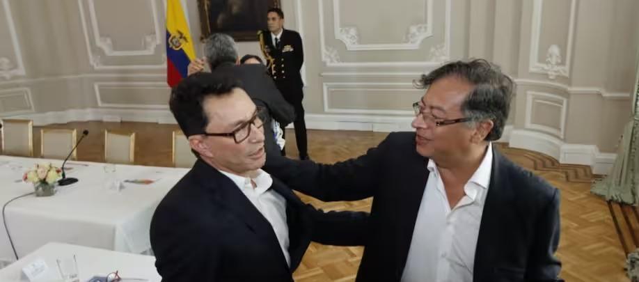 El precandidato Carlos Caicedo y el Presidente Gustavo Petro.