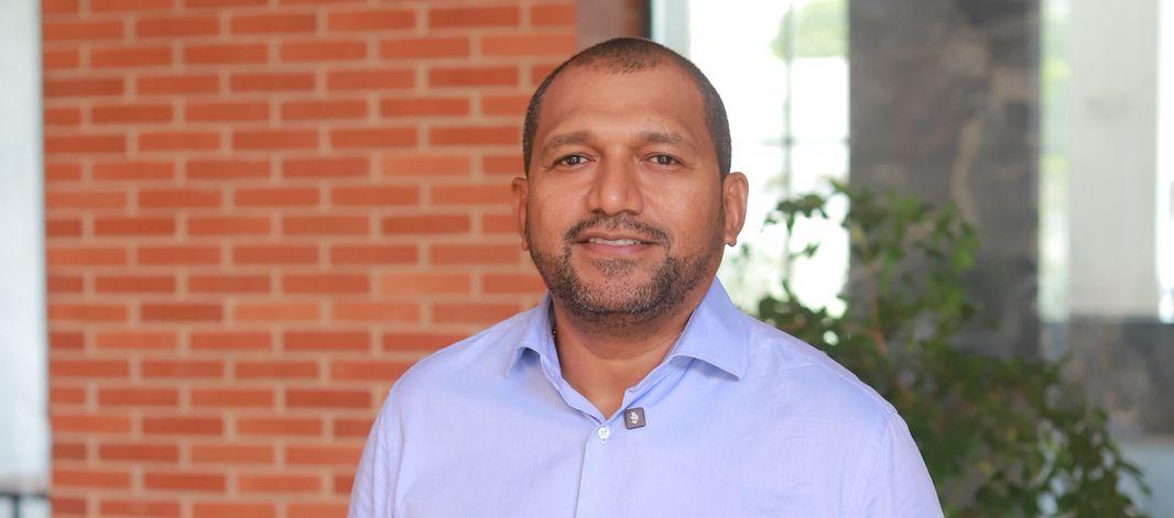 Javier Granados Gómez, Médico Internista y Oncólogo Clínico.