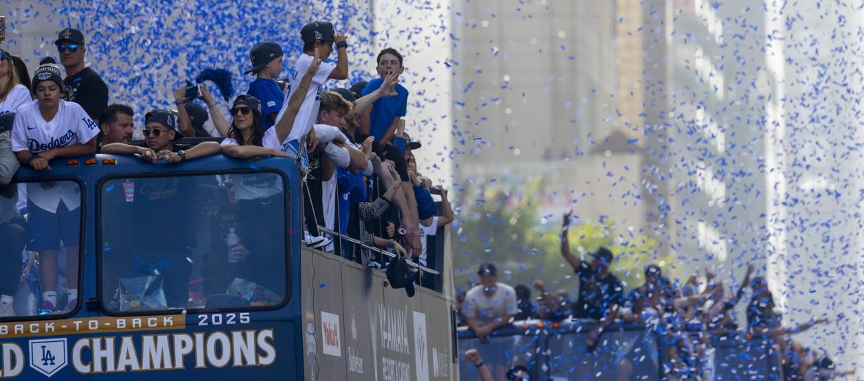 Celebración de los Dodgers en las calles de Los Ángeles.
