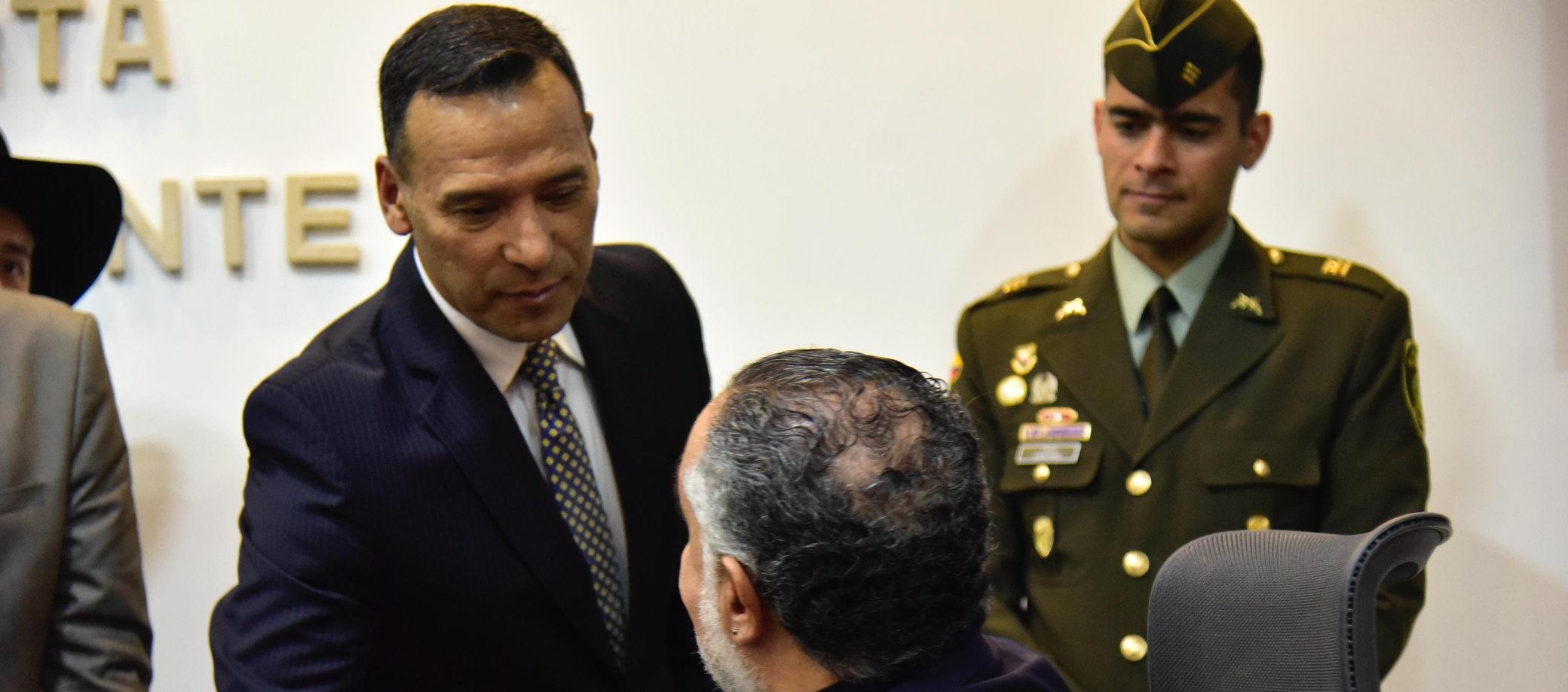 El ministro de Defensa, Pedro Sánchez, con el ministro del Interior, Armando Benedetti.