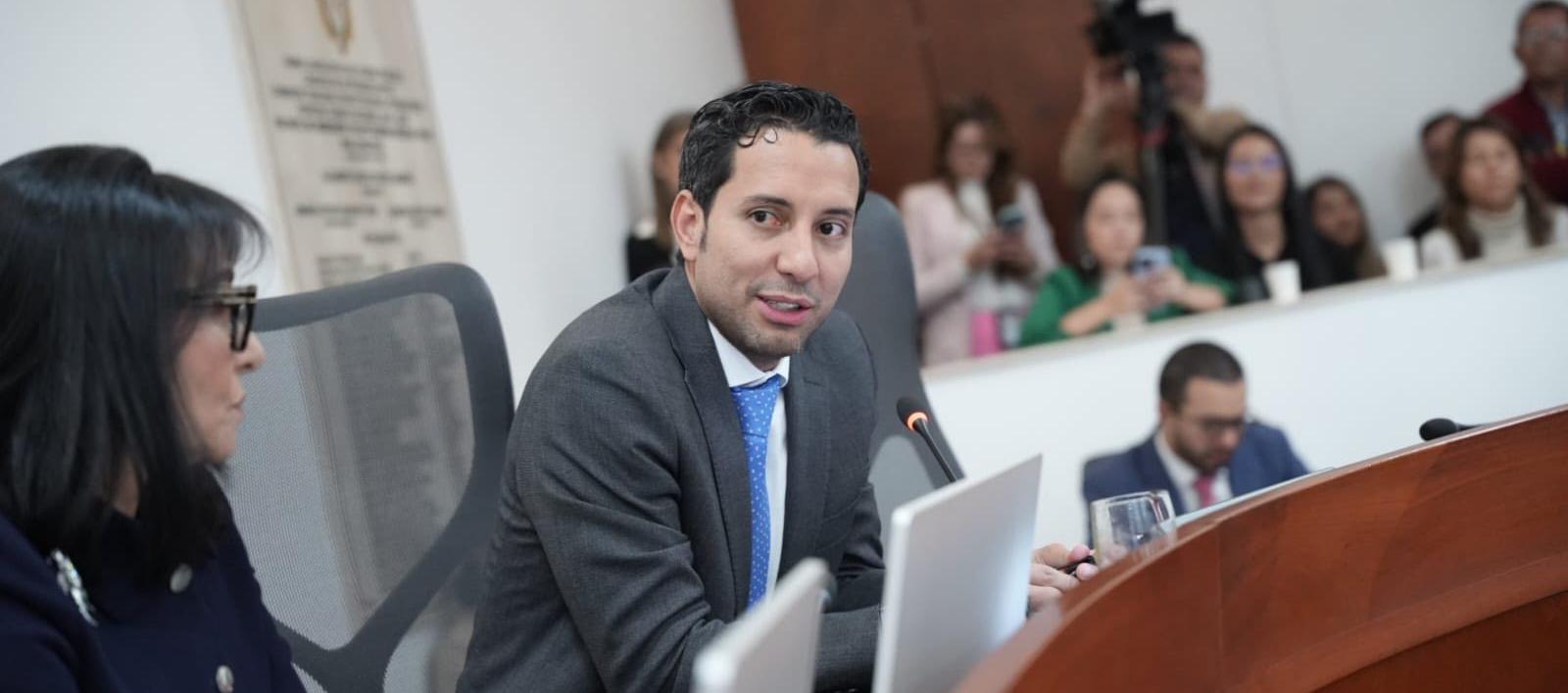 El representante a la Cámara, Julián López.