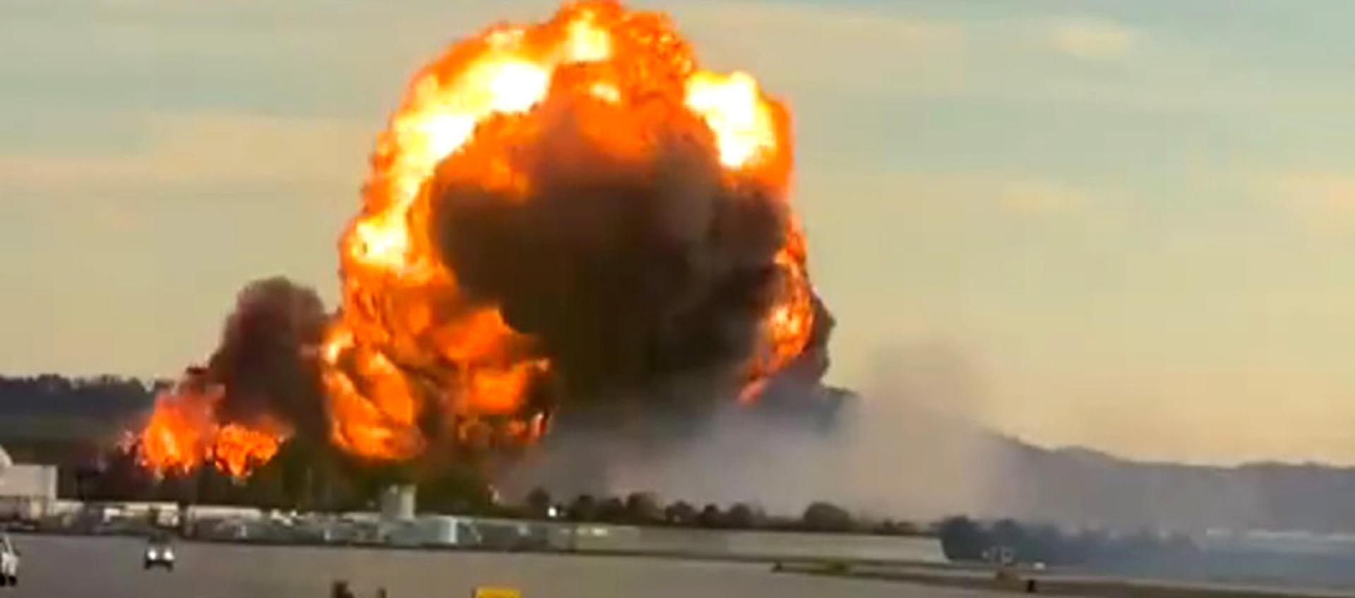 Explosión tras el accidente del avión de carga de UPS.