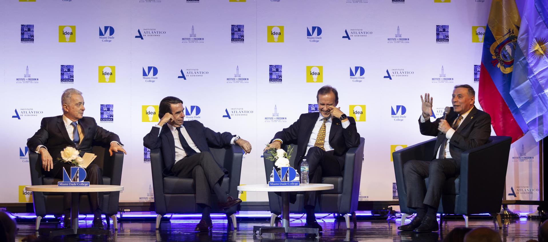 Varios de los expresidentes, entre ellos el de Colombia Álvaro Uribe Vélez.