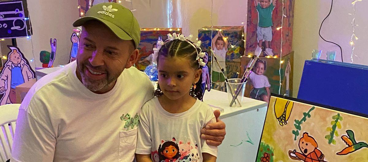 Gabriel Ortega Tamayo en el taller artístico.