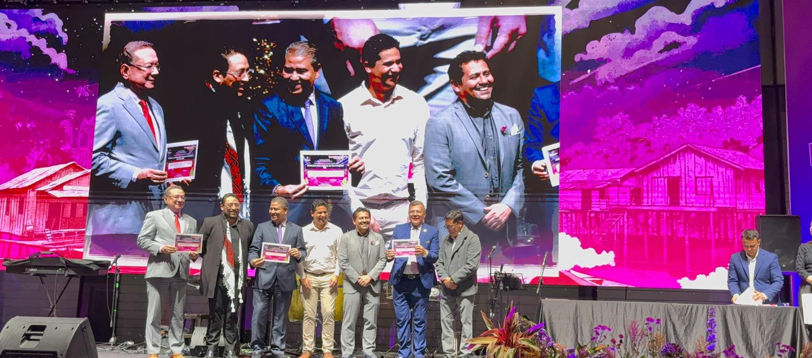 IUB, reconocida en la Noche de la Excelencia 2025.