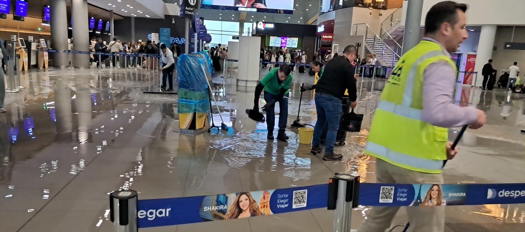 Inundaciones en el aeropuerto El Dorado. 