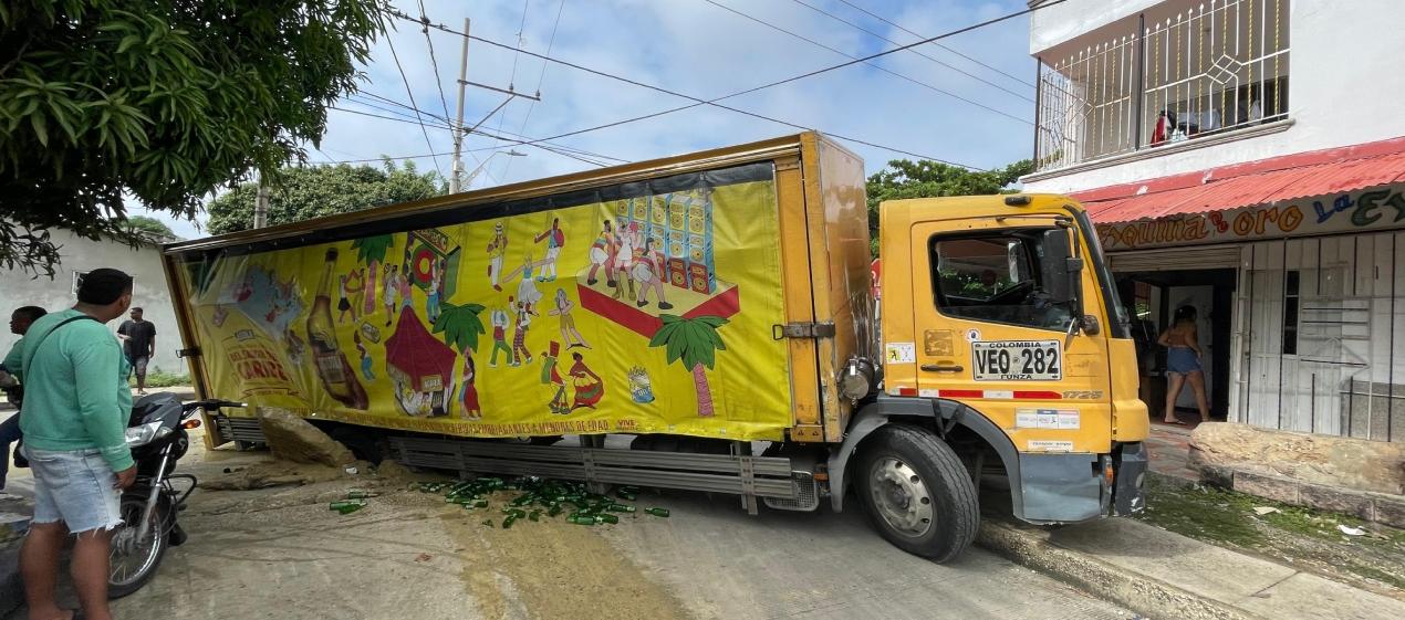 Camión atascado este martes en el sector. 