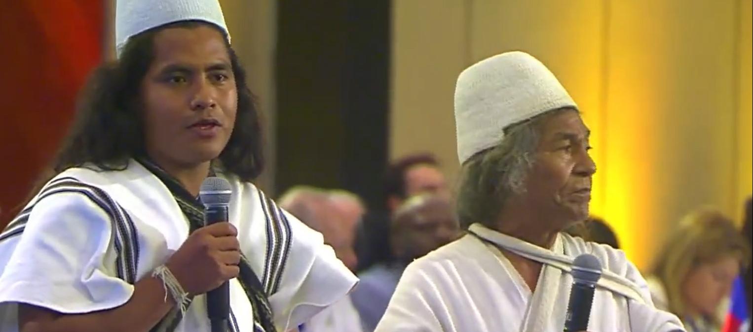 El acto tradicional encabezado por el mamo Arhuaco Kuncha, máxima autoridad espiritual de la comunidad indígena de la Sierra Nevada.