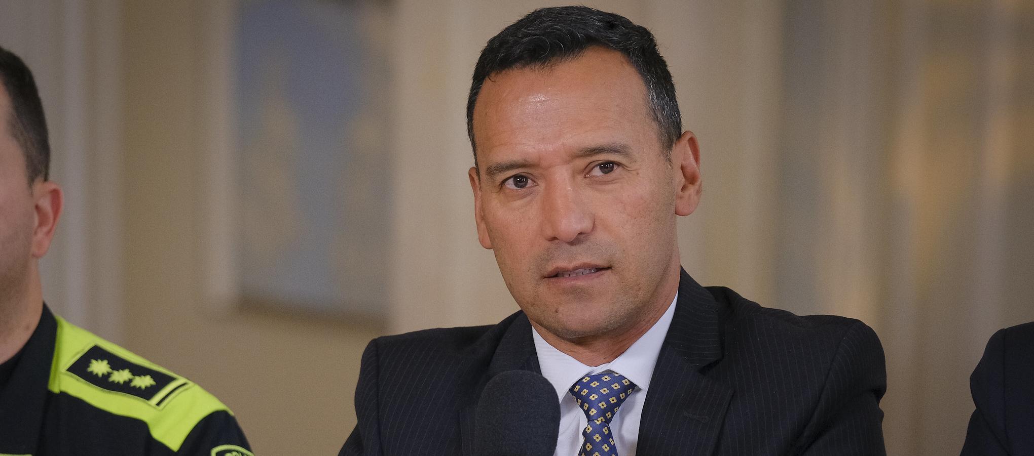 Pedro Sánchez, Ministro de Defensa. 