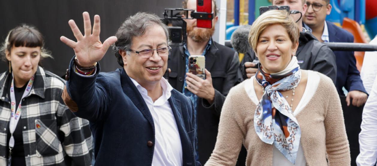 Petro y Verónica Alcocer.