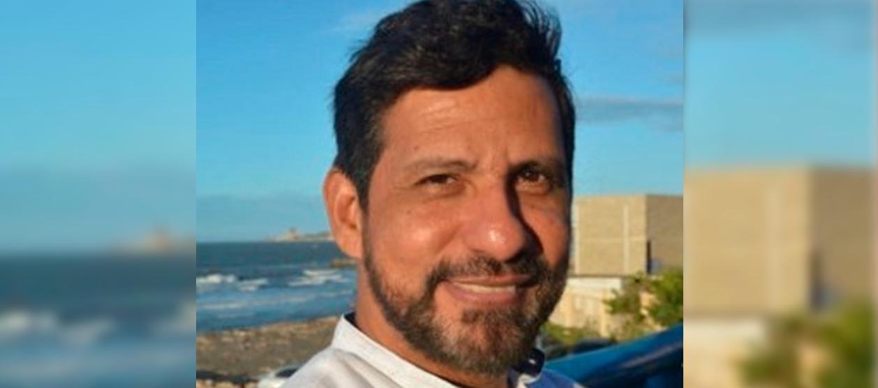 Antonio Silvera, ganador de la beca Meira Delmar 2025.