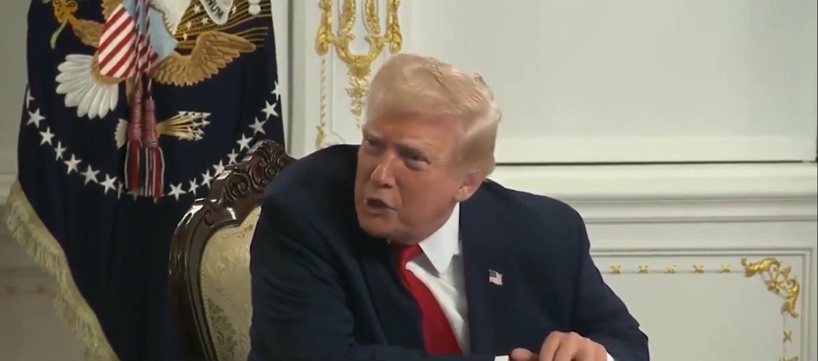 Momento en que Trump ataca a la reportera.