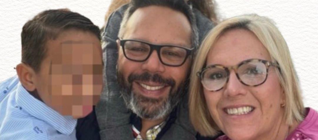 Rafael Tudares junto a sus hijos y esposa.