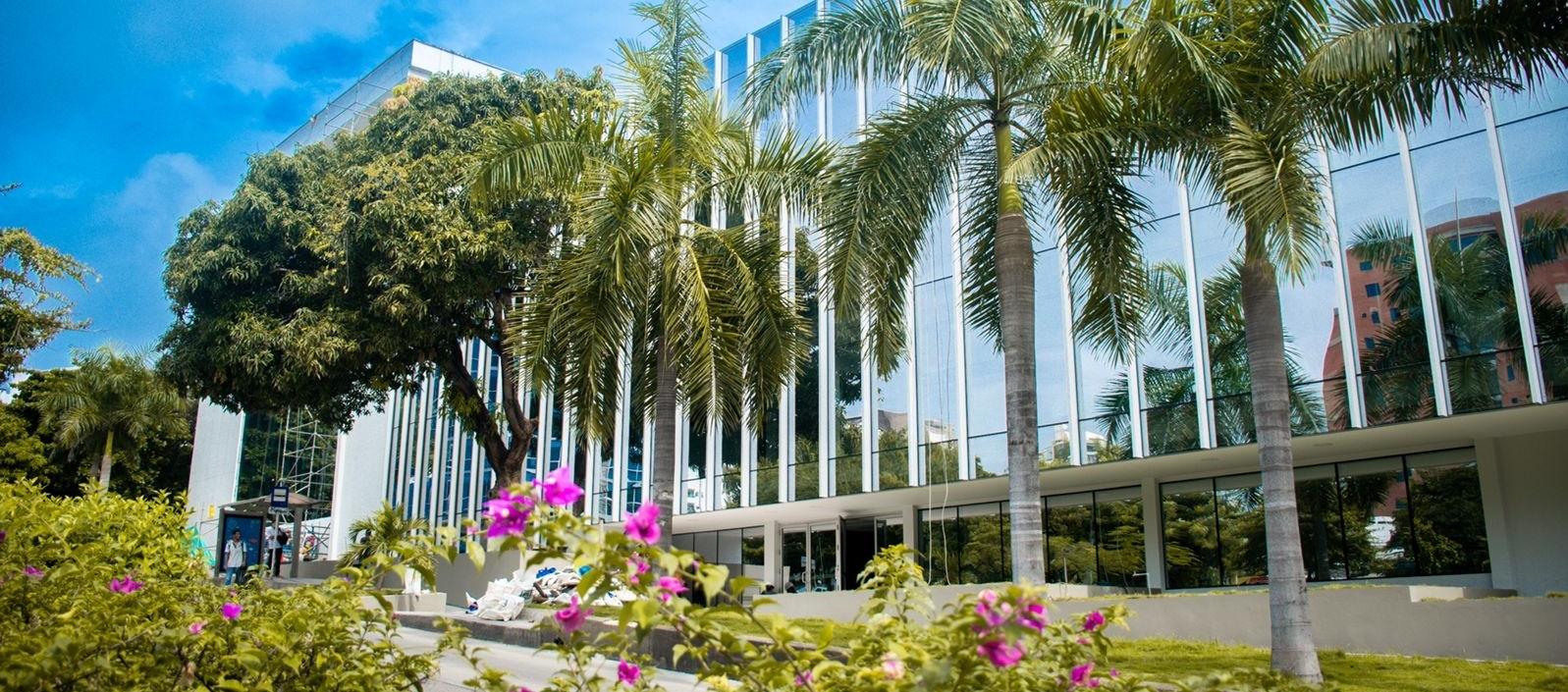 Fachada de un bloque de la Universidad Autónoma del Caribe.