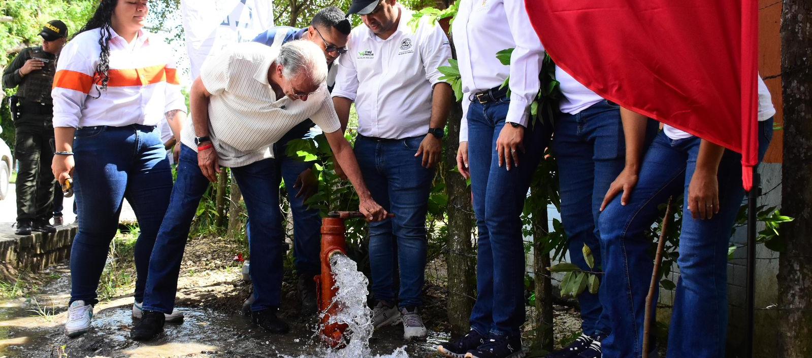 Eduardo Verano, gobernador del Atlántico, en la inauguración del acueducto.
