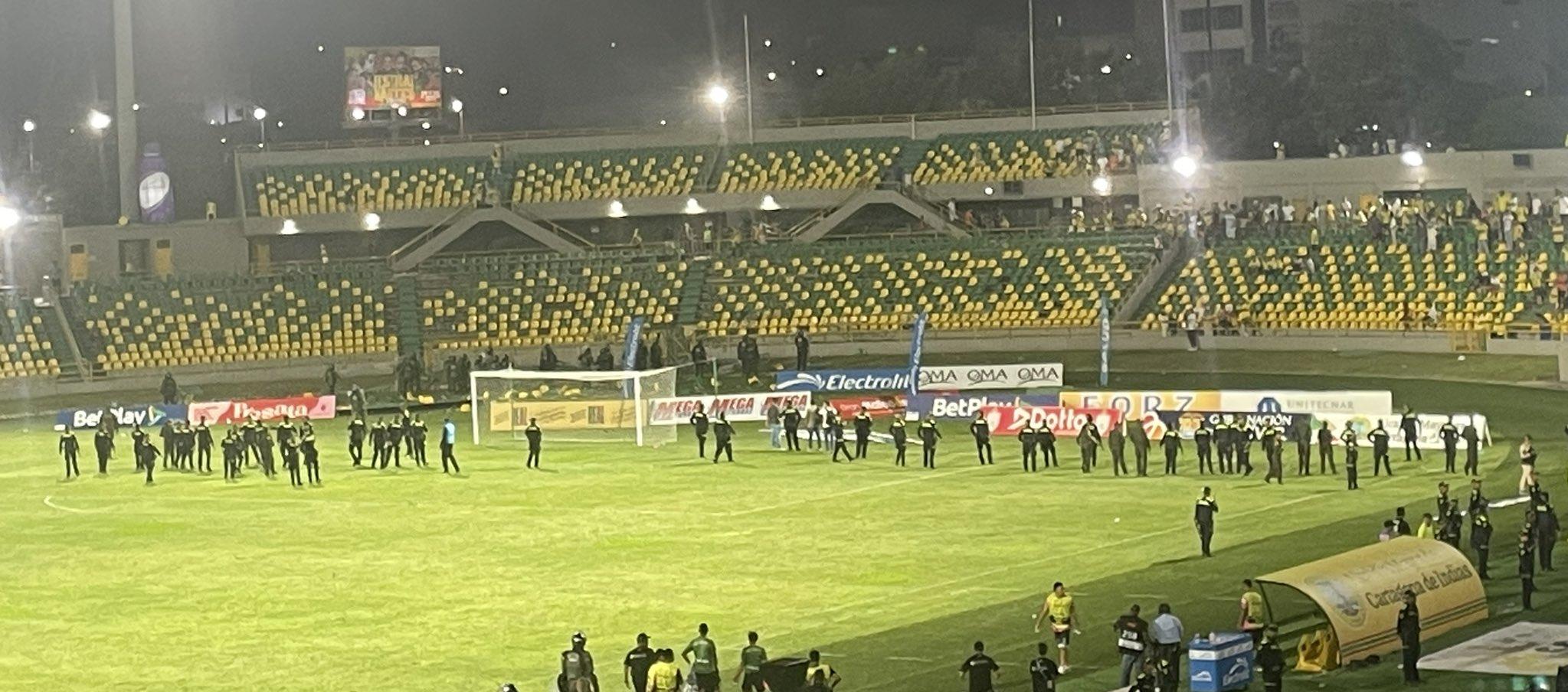 Vista del sector del estadio Jaime Morón donde se originaron los desmanes.