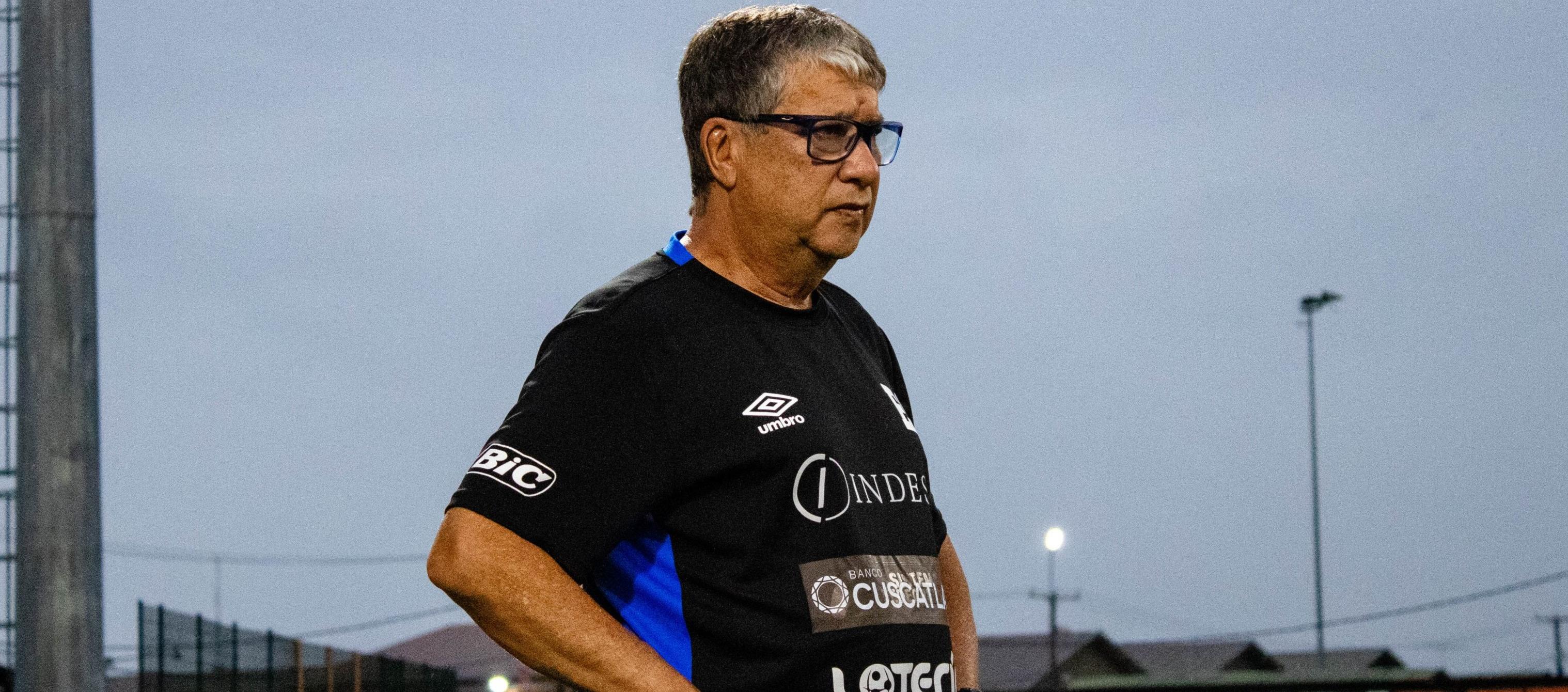 El colombiano Hernán Darío Gómez, técnico de El Salvador.