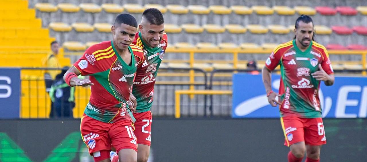 José Enamorado celebra el gol que le dio la ventaja parcial al Junior.