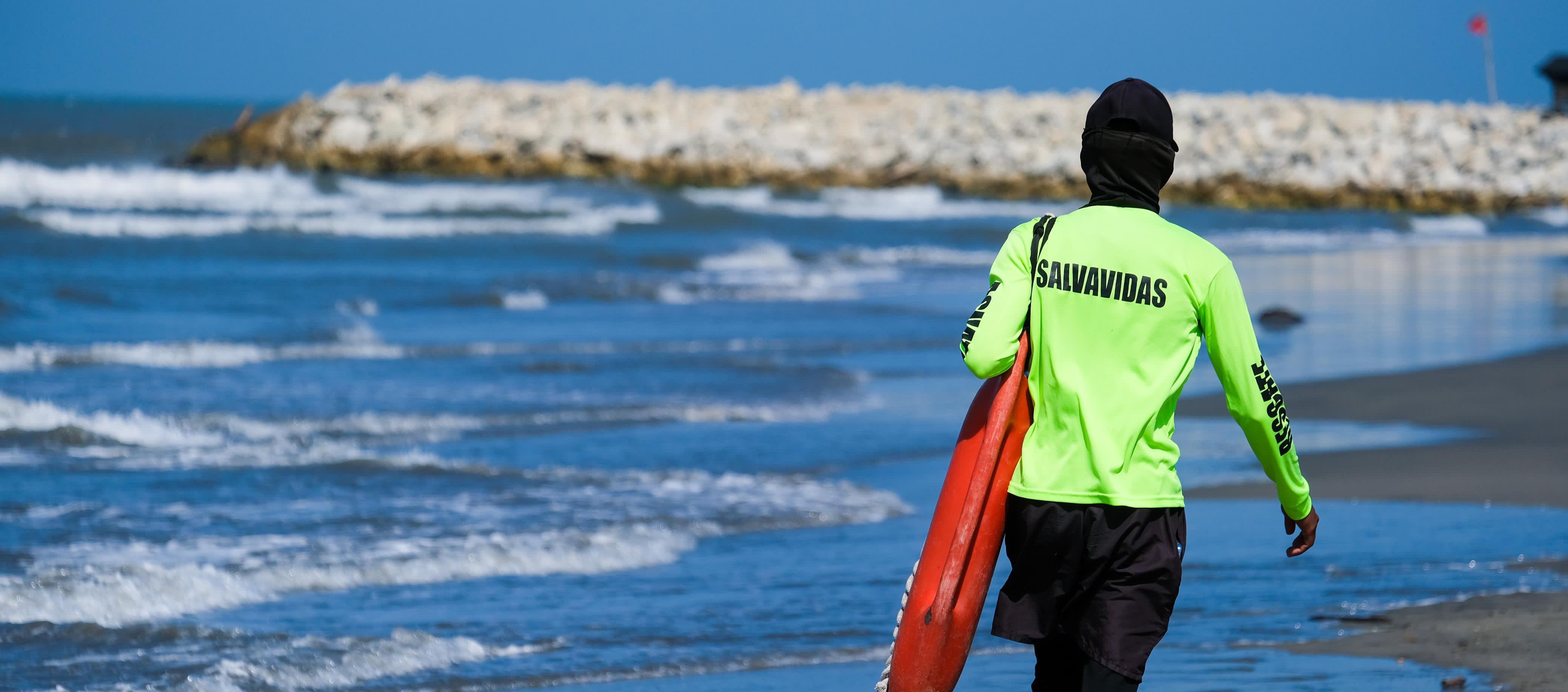 La Bandera Azul exige cumplir 33 criterios internacionales.