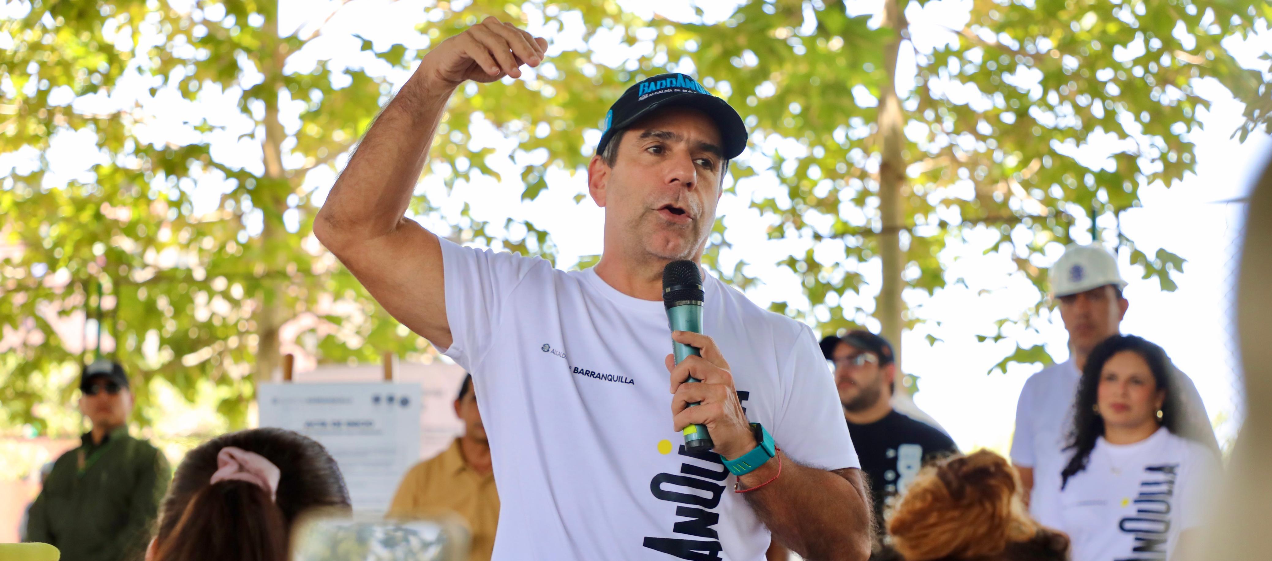 Alcalde Alejandro Char durante el anuncio del Paso La Chinita.