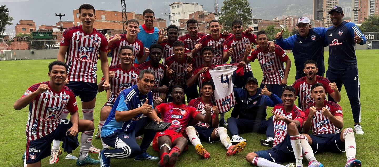 Junior sub–20 tras su clasificación a la final en Envigado. 