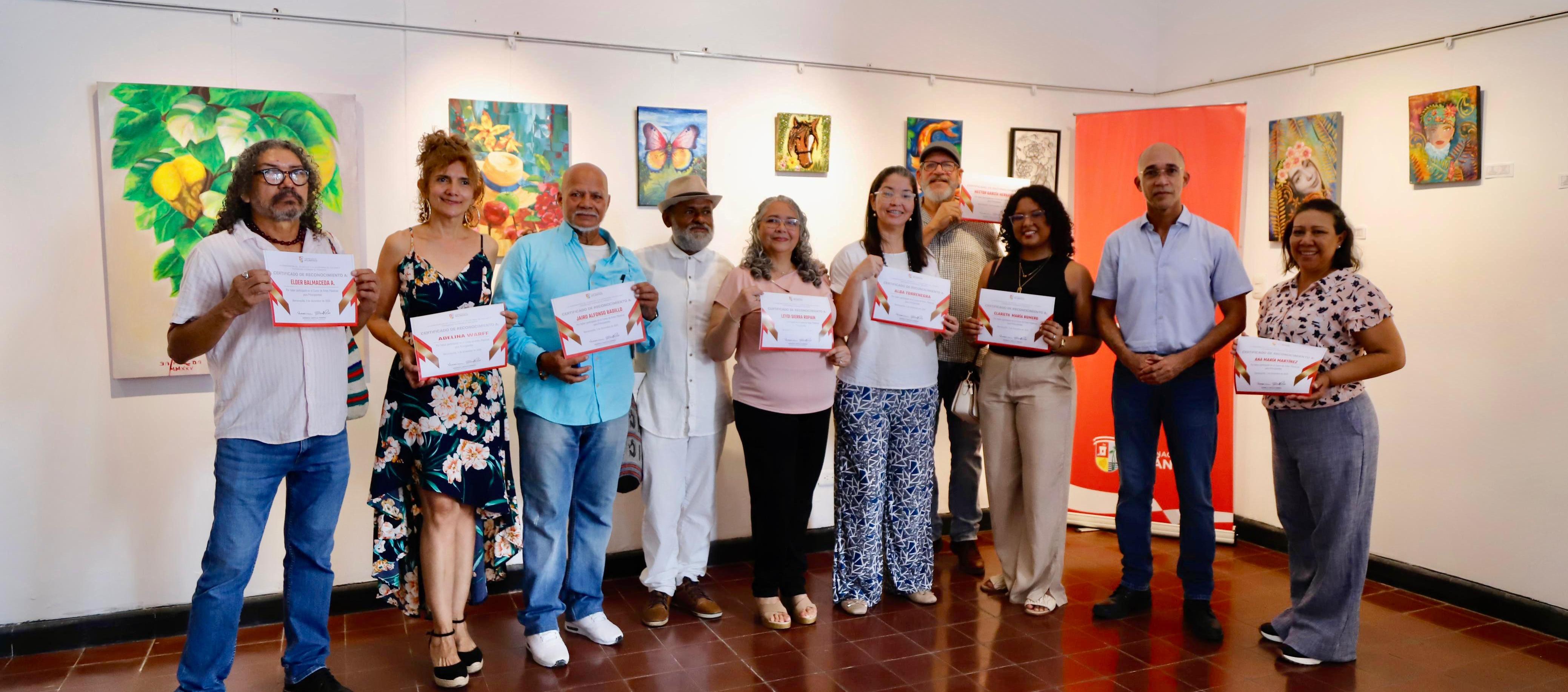 Artistas plásticos al final el taller.