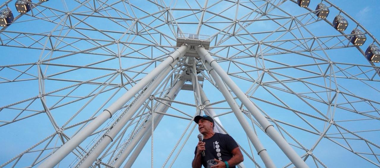 El alcalde Alejandro Char en la inauguración de la 'Luna del Río'.