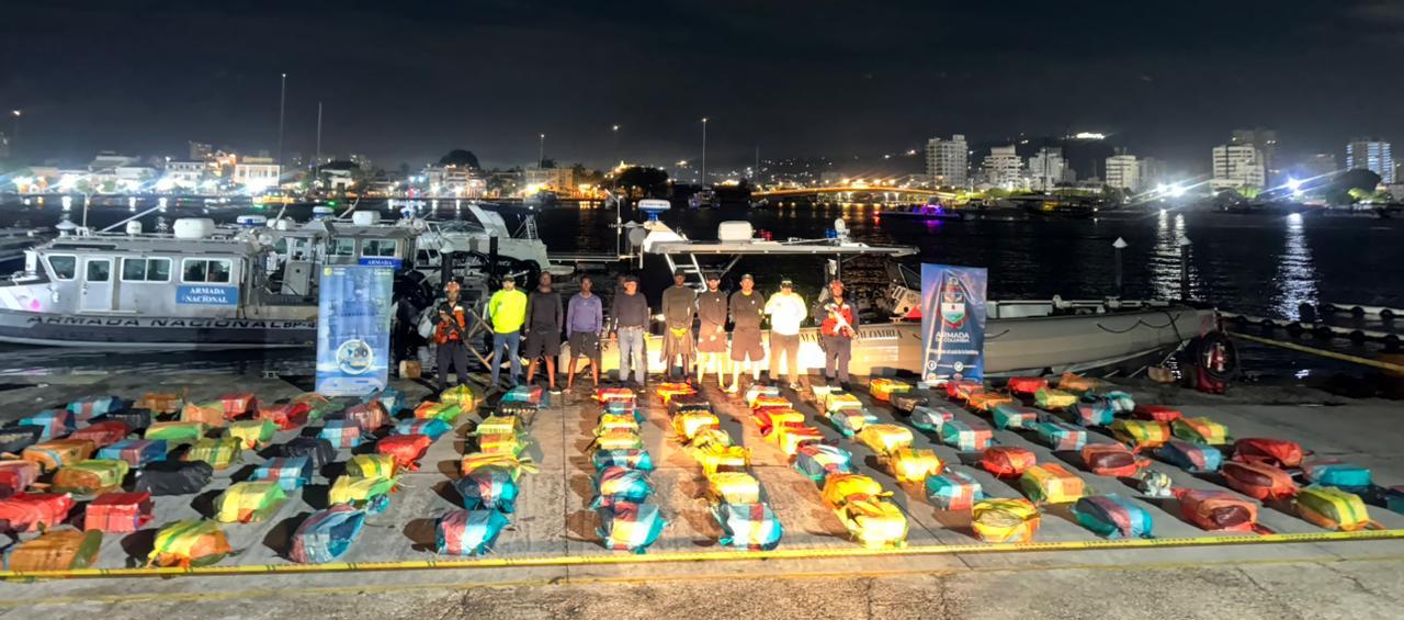 Incautación de 2.6 toneladas de clorhidrato cocaína.