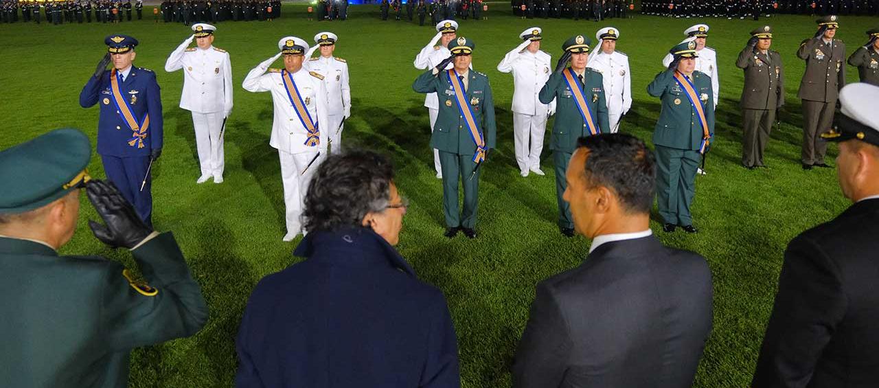 El Presidente Petro durante la ceremonia de ascensos en la Escuela Militar de Cadetes José María Córdova.