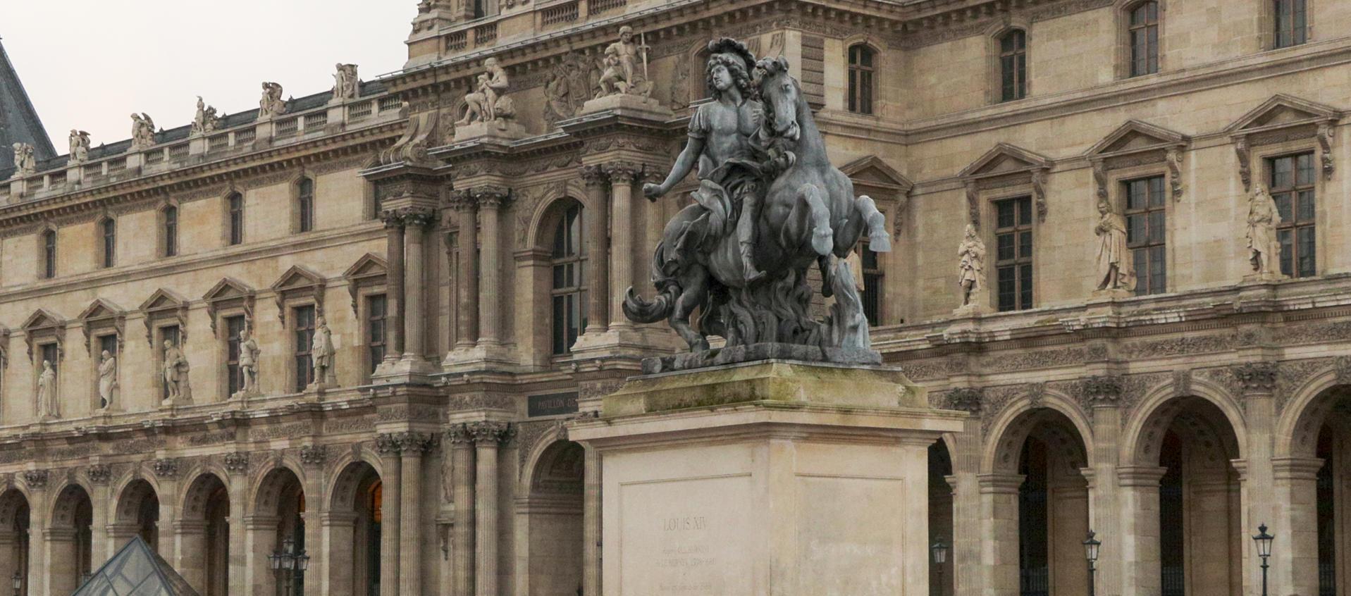 El Louvre no abrió sus puertas.