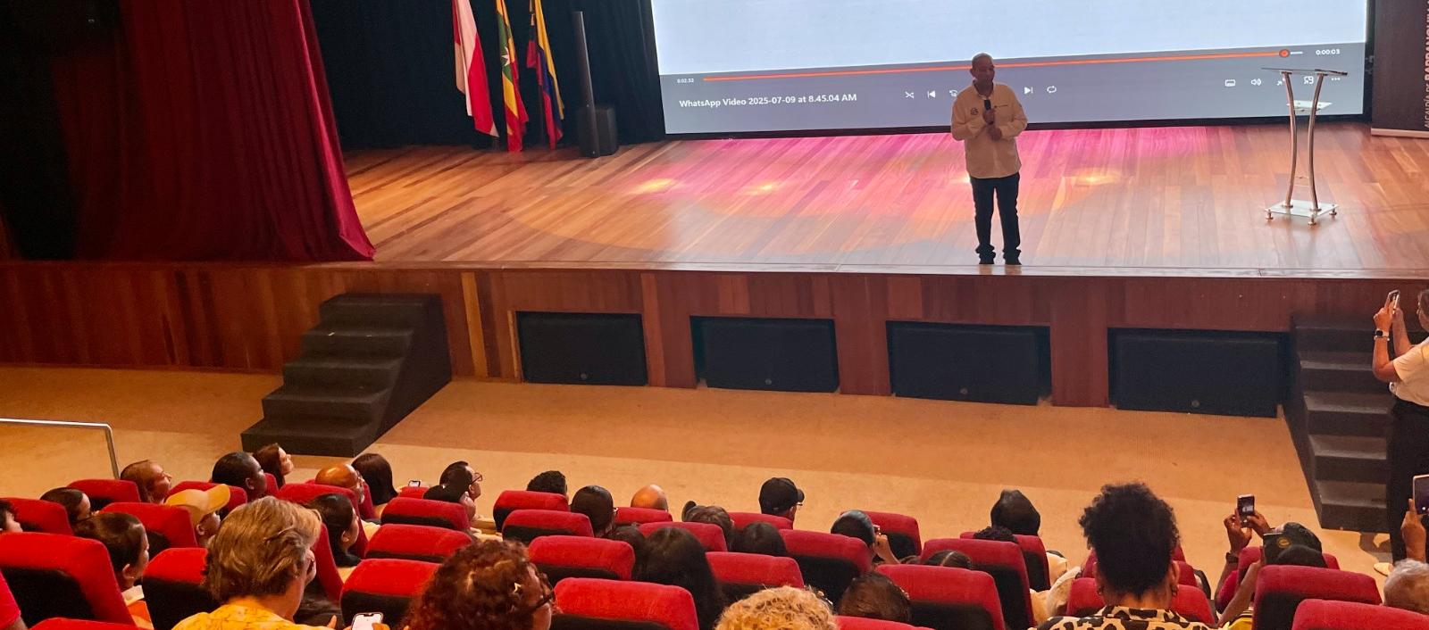 En el auditorio de la Fábrica de Cultura se realizarán distintos conversatorios. 