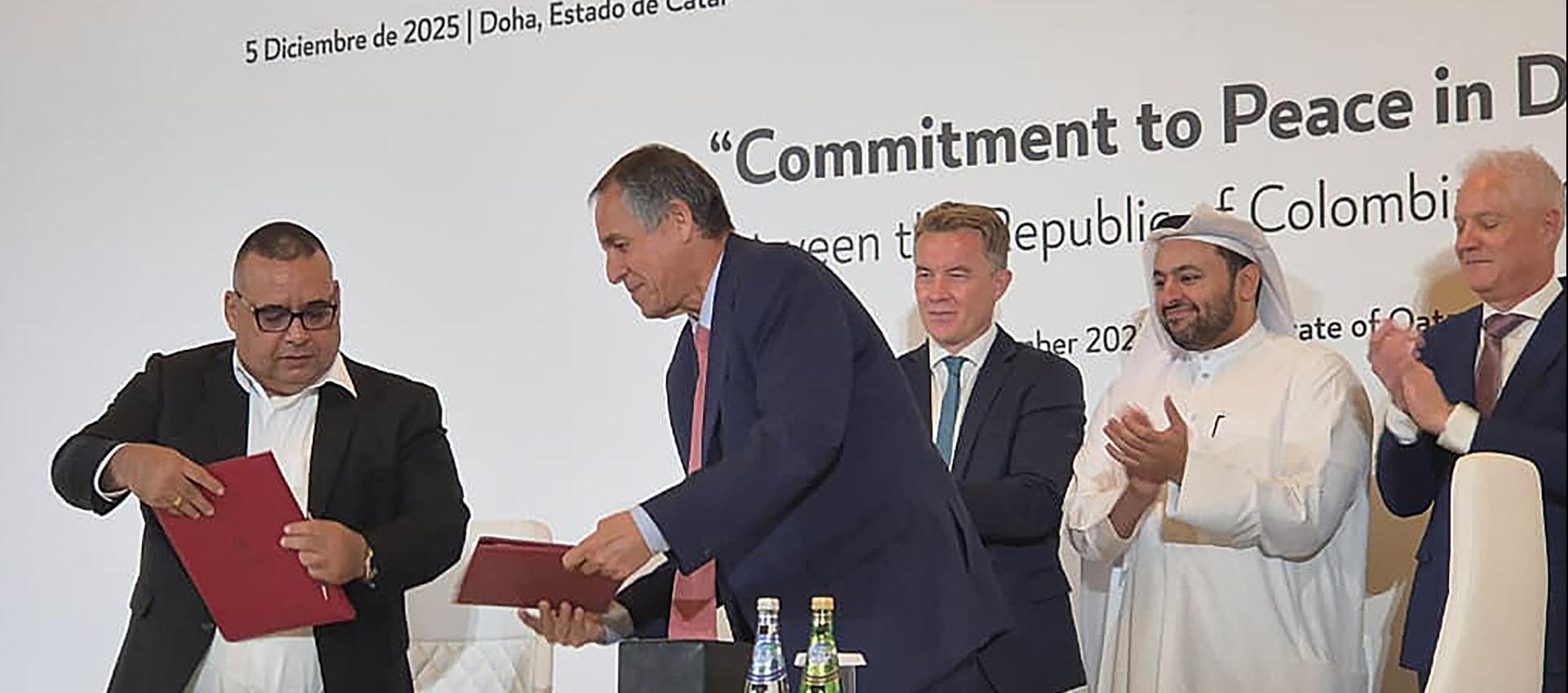 El jefe político del 'Clan del Golfo', Luis Armando Pérez Castañeda, y al jefe negociador del Gobierno en los diálogos de paz con esta banda criminal, Álvaro Jiménez.