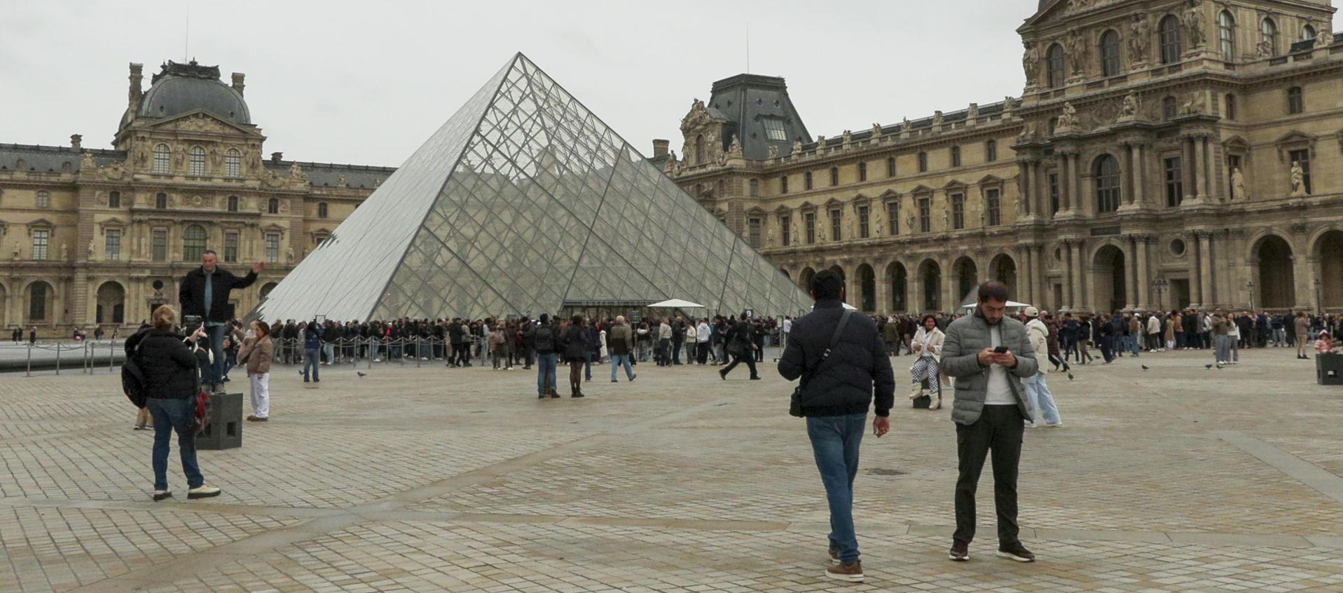 Museo del Louvre en París.