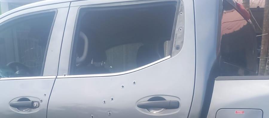 Así quedó el vehículo después del ataque criminal.