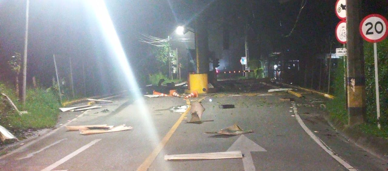 Así quedó el peaje tras el atentado. 