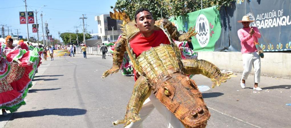 Imagen de una presentación en la Batalla de Flores de la Vía 40.