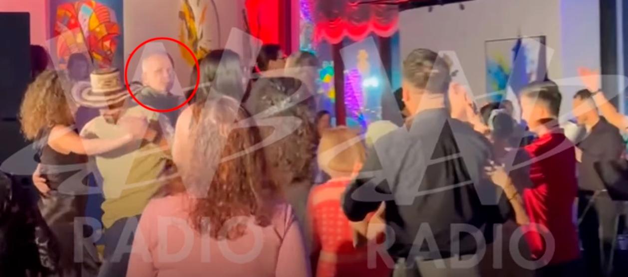  Carlos Ramón González, durante fiesta vallenata. 