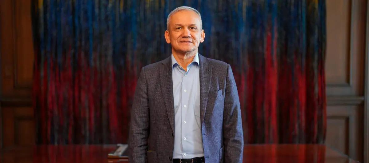 Carlos Ramón González.