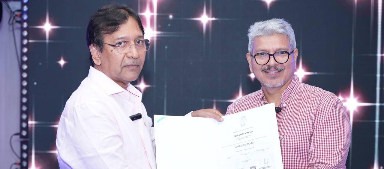 Leonel Blanco Bahoque, gerente de la Clínica del Caribe, y Simón Bolívar Meneses, director regional de Icontec. 