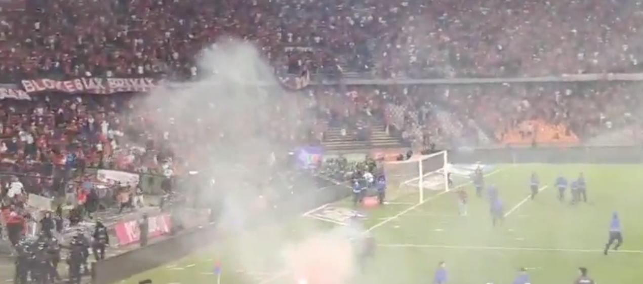 Disturbios en el estadio esta noche. 