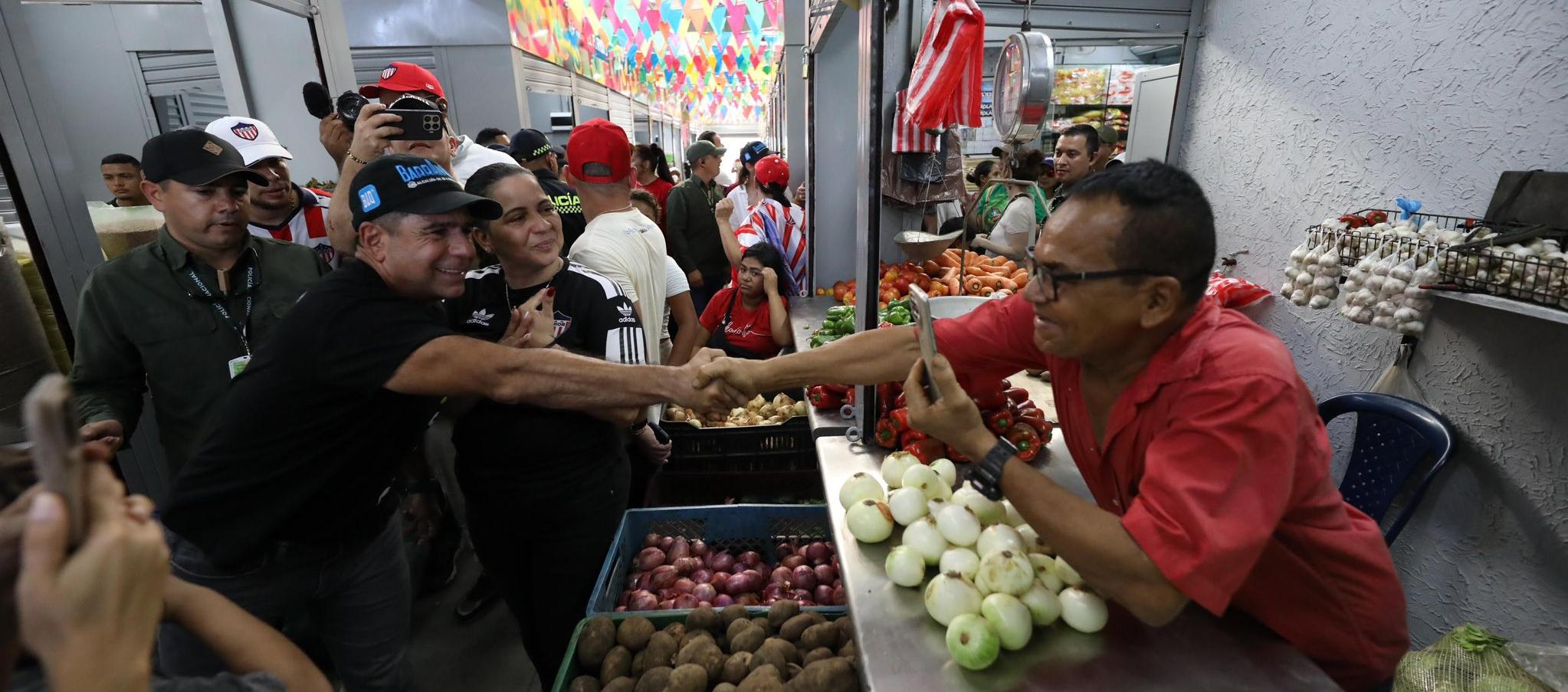 El alcalde Alejandro Char en la entrega de la fase 3 de El Playón.