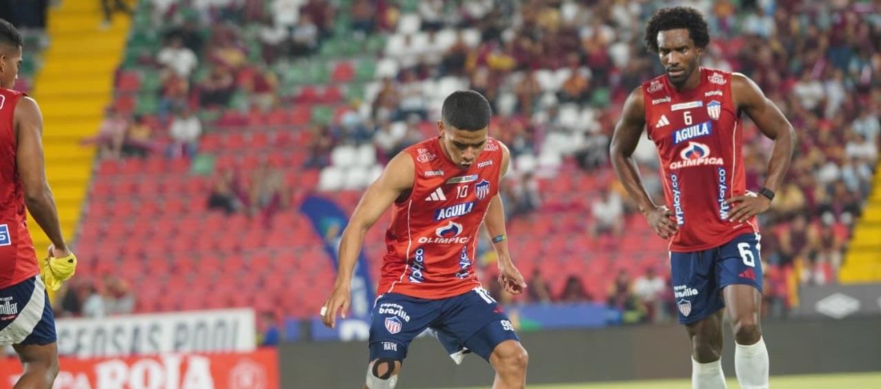 Calentamiento de Junior.